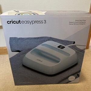 Cricut EasyPress 3 & 9x9” Mat Set *Never Used